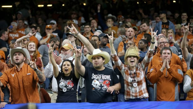Texas Fan Broll 52
